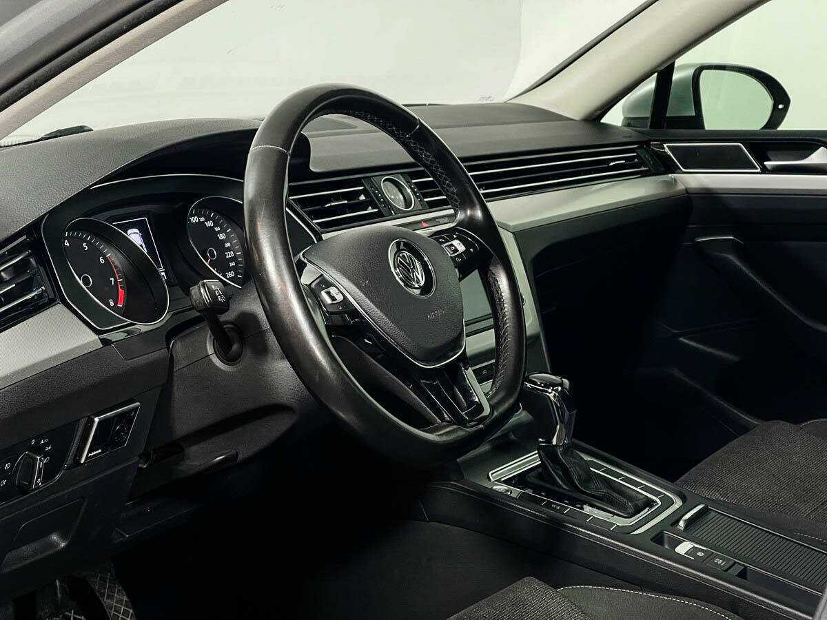 Volkswagen Passat с пробегом — 2016 год. Фото: #12