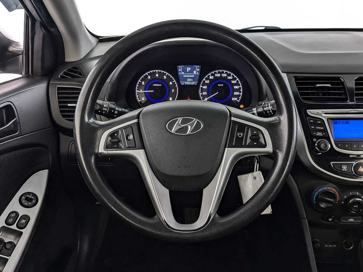 Hyundai Solaris с пробегом — 2012 год. Фото: #17
