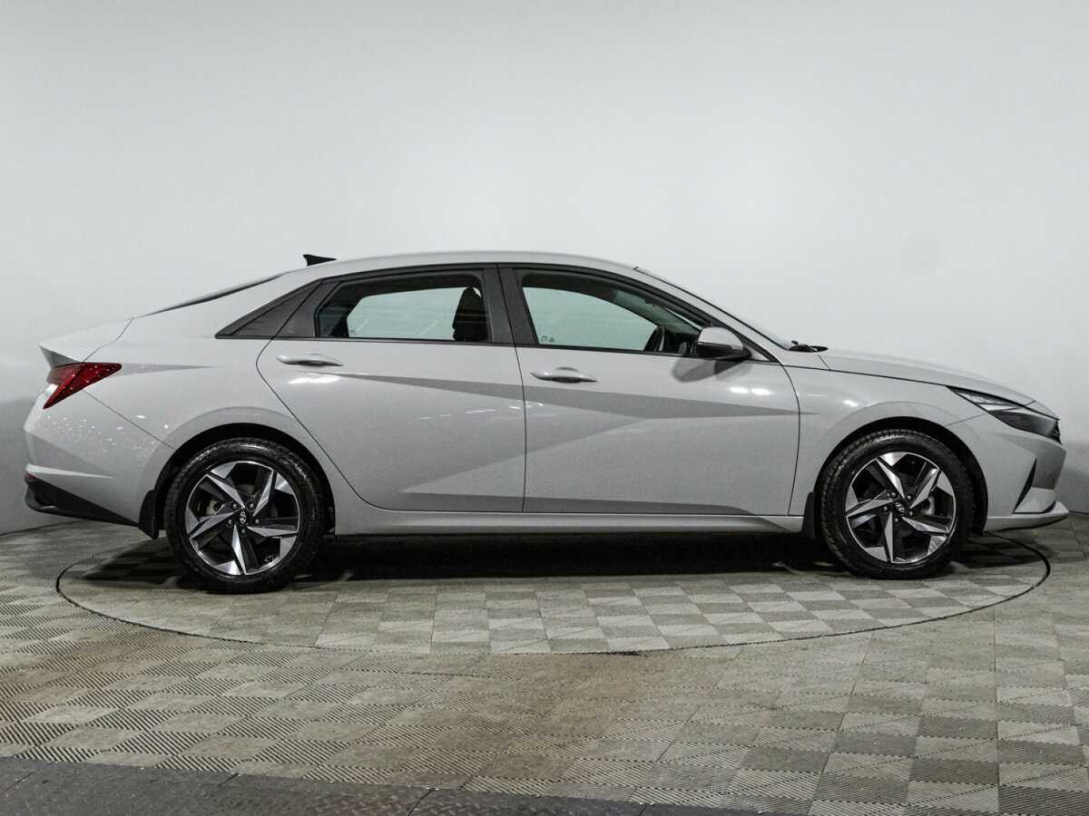 Hyundai Elantra с пробегом — 2023 год. Фото: #3