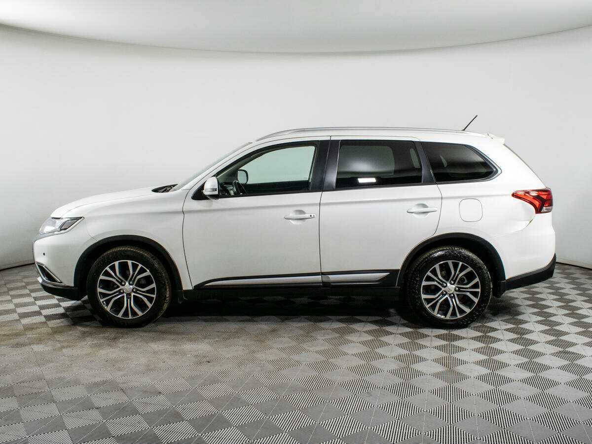 Mitsubishi Outlander с пробегом — 2016 год. Фото: #6