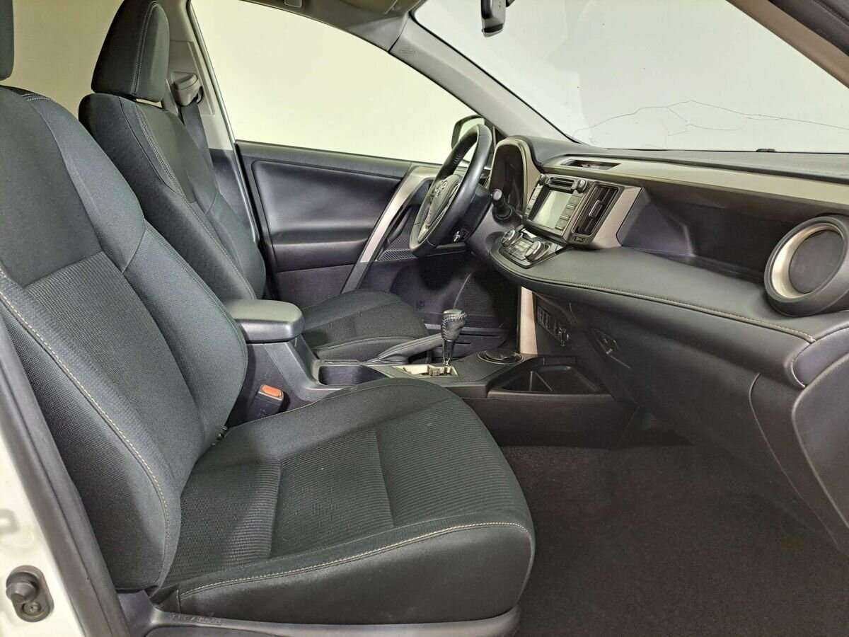 Toyota RAV4 с пробегом — 2014 год. Фото: #8