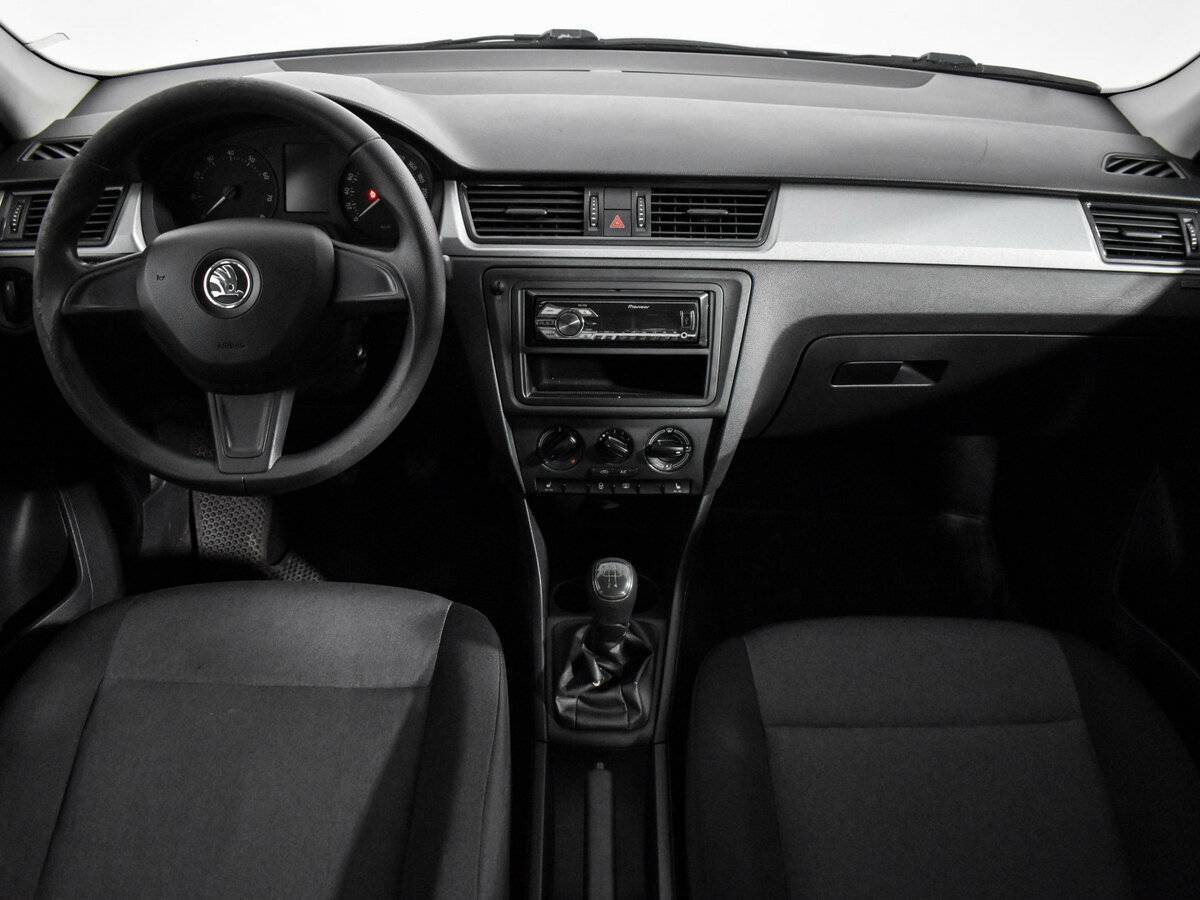 Skoda Rapid с пробегом — 2014 год. Фото: #11