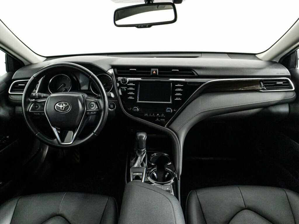 Toyota Camry с пробегом — 2018 год. Фото: #12