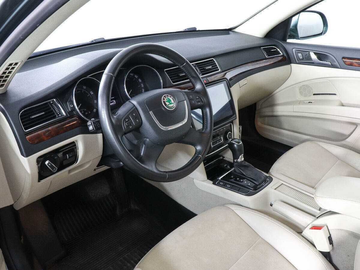 Skoda Superb с пробегом — 2012 год. Фото: #8