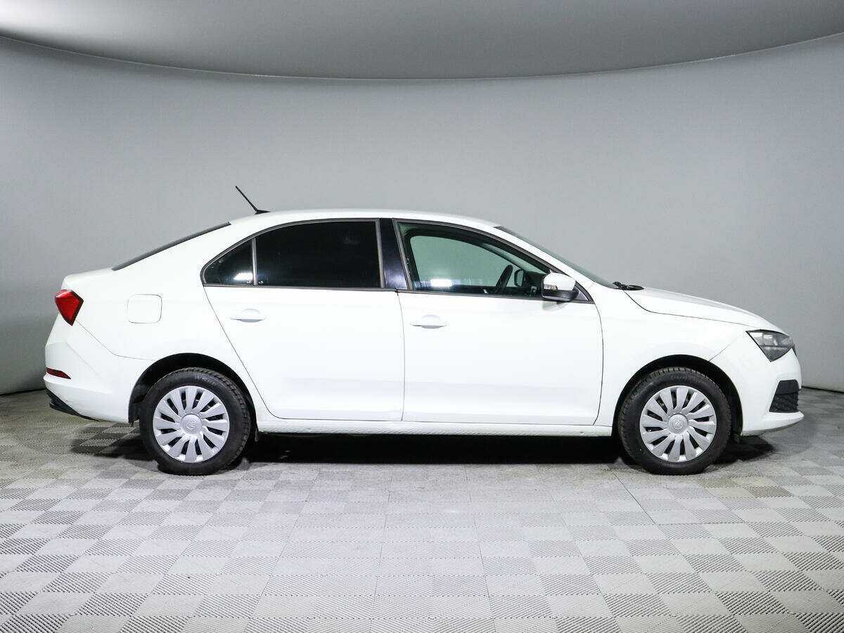 Skoda Rapid с пробегом — 2021 год. Фото: #3
