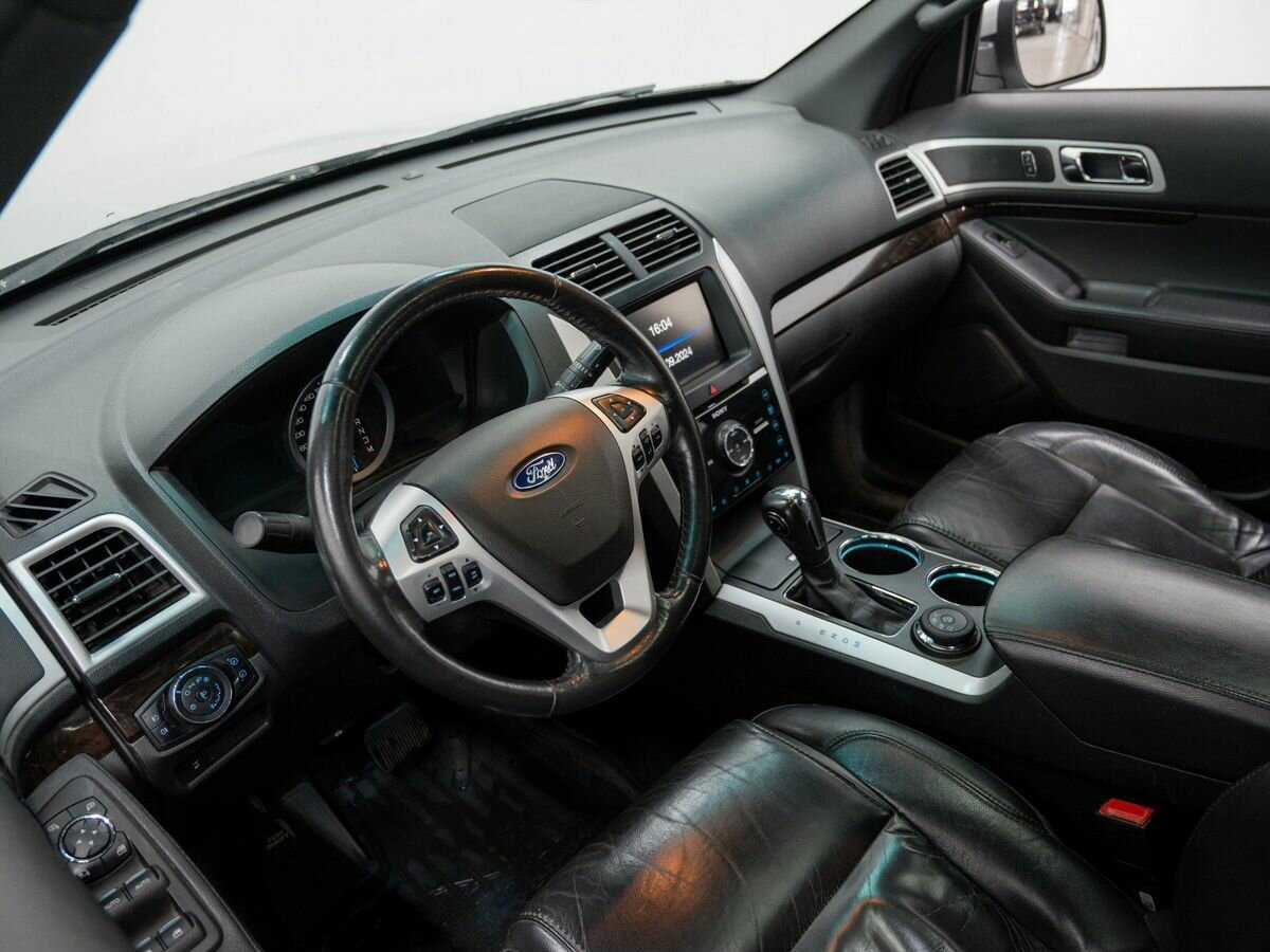 Ford Explorer с пробегом — 2013 год. Фото: #13
