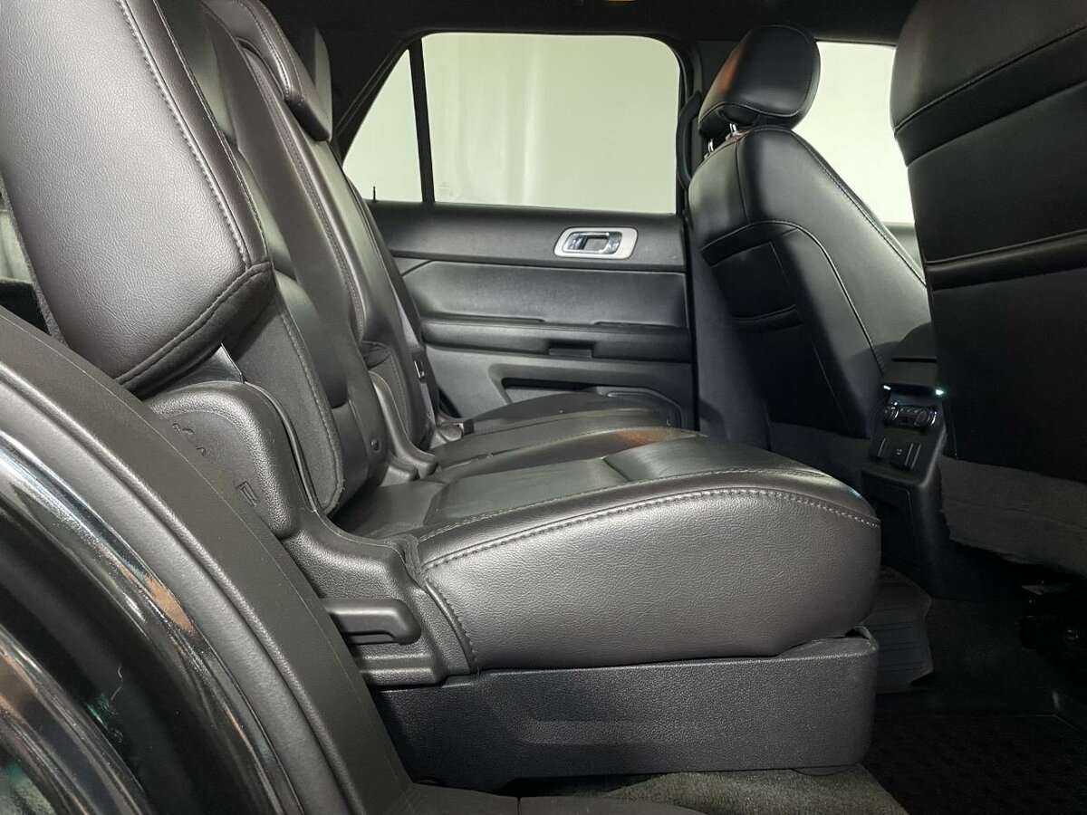 Ford Explorer с пробегом — 2013 год. Фото: #13