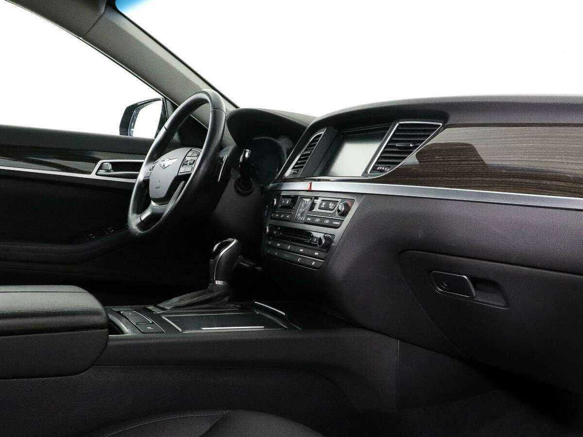 Hyundai Genesis с пробегом — 2015 год. Фото: #6