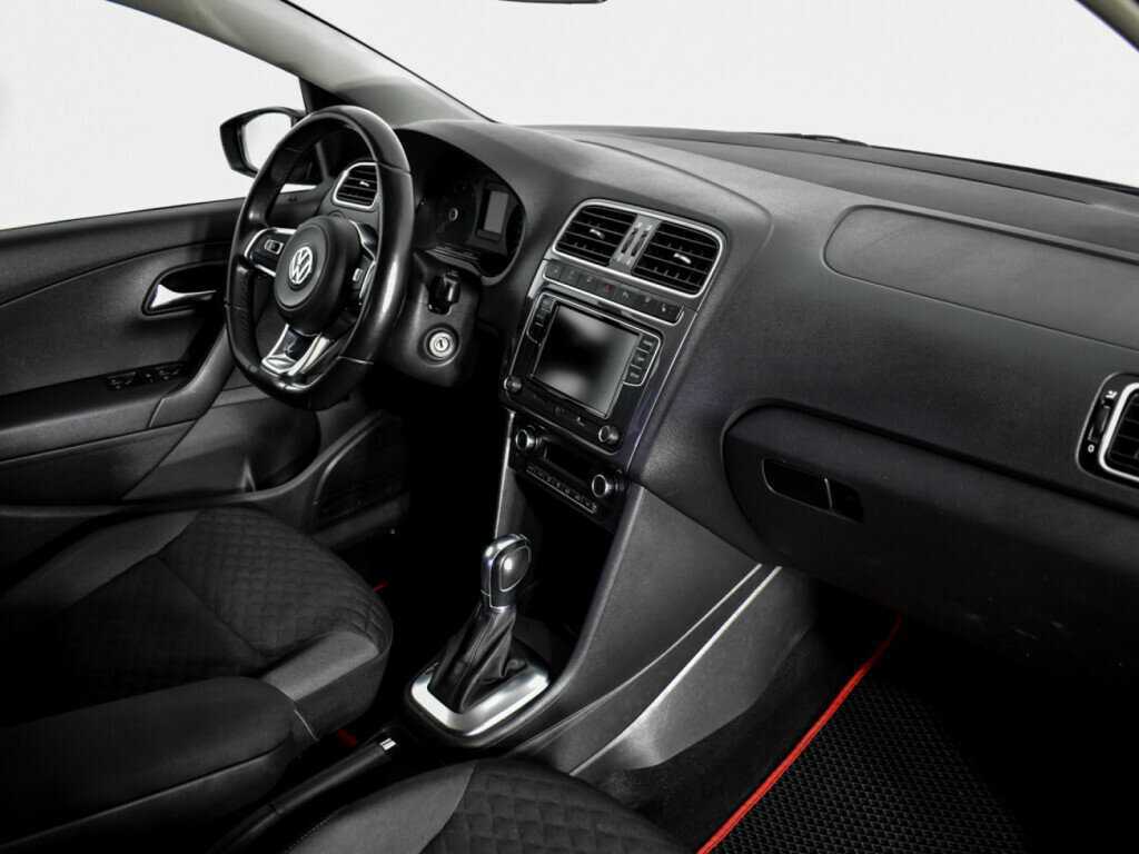 Volkswagen Polo с пробегом — 2018 год. Фото: #11