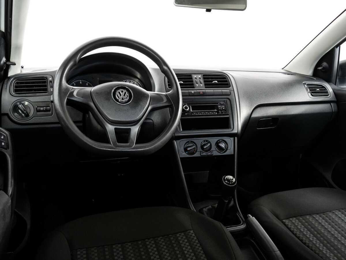 Volkswagen Polo с пробегом — 2018 год. Фото: #8