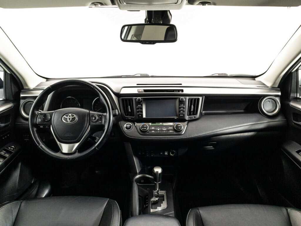Toyota RAV4 с пробегом — 2017 год. Фото: #12