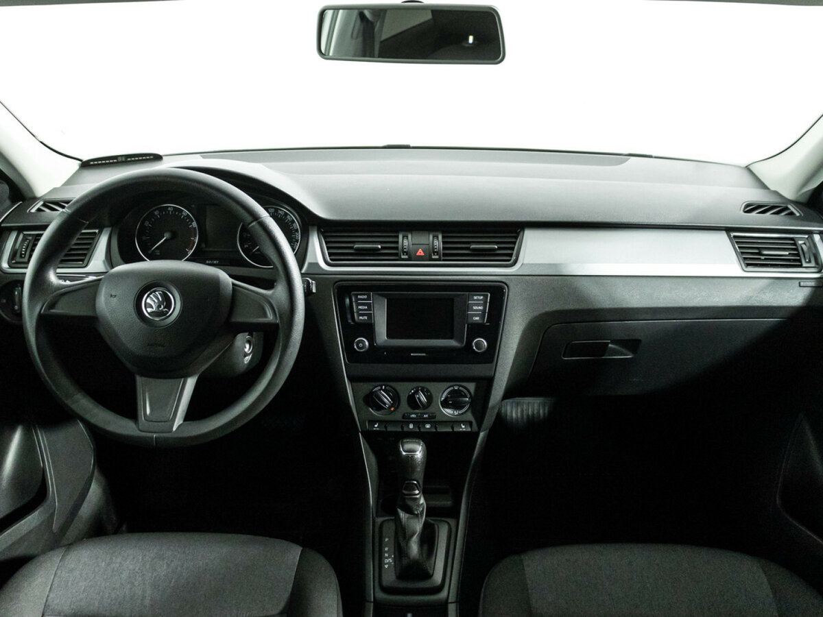 Skoda Rapid с пробегом — 2015 год. Фото: #12