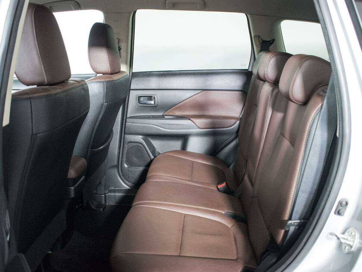 Mitsubishi Outlander с пробегом — 2017 год. Фото: #8