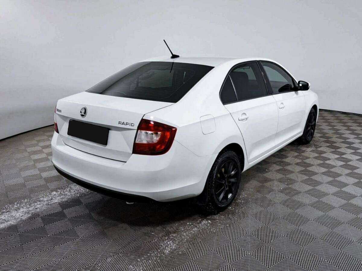 Skoda Rapid с пробегом — 2017 год. Фото: #4