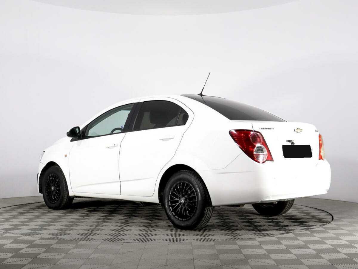 Chevrolet Aveo с пробегом — 2012 год. Фото: #6