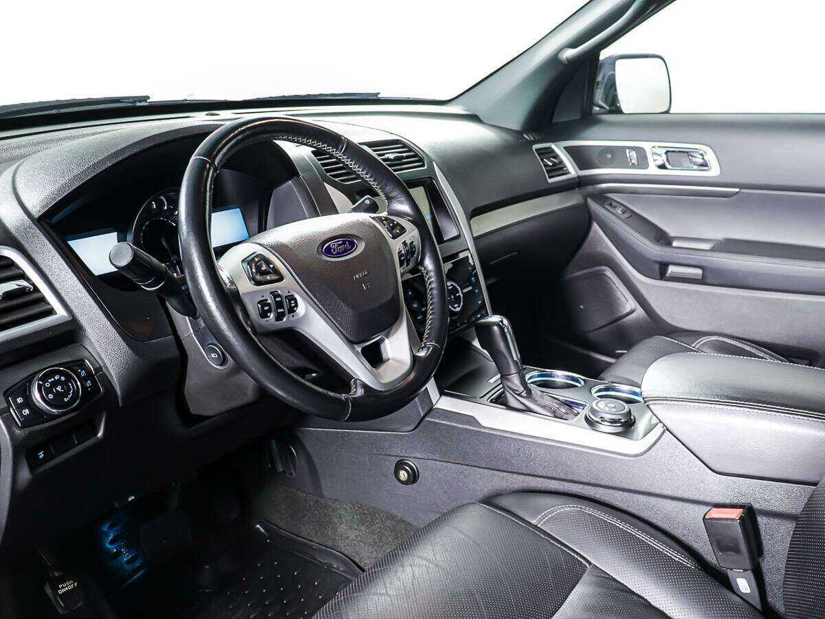 Ford Explorer с пробегом — 2013 год. Фото: #13