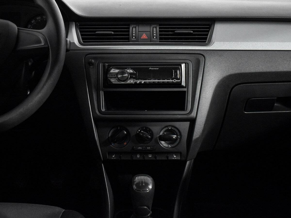 Skoda Rapid с пробегом — 2014 год. Фото: #12
