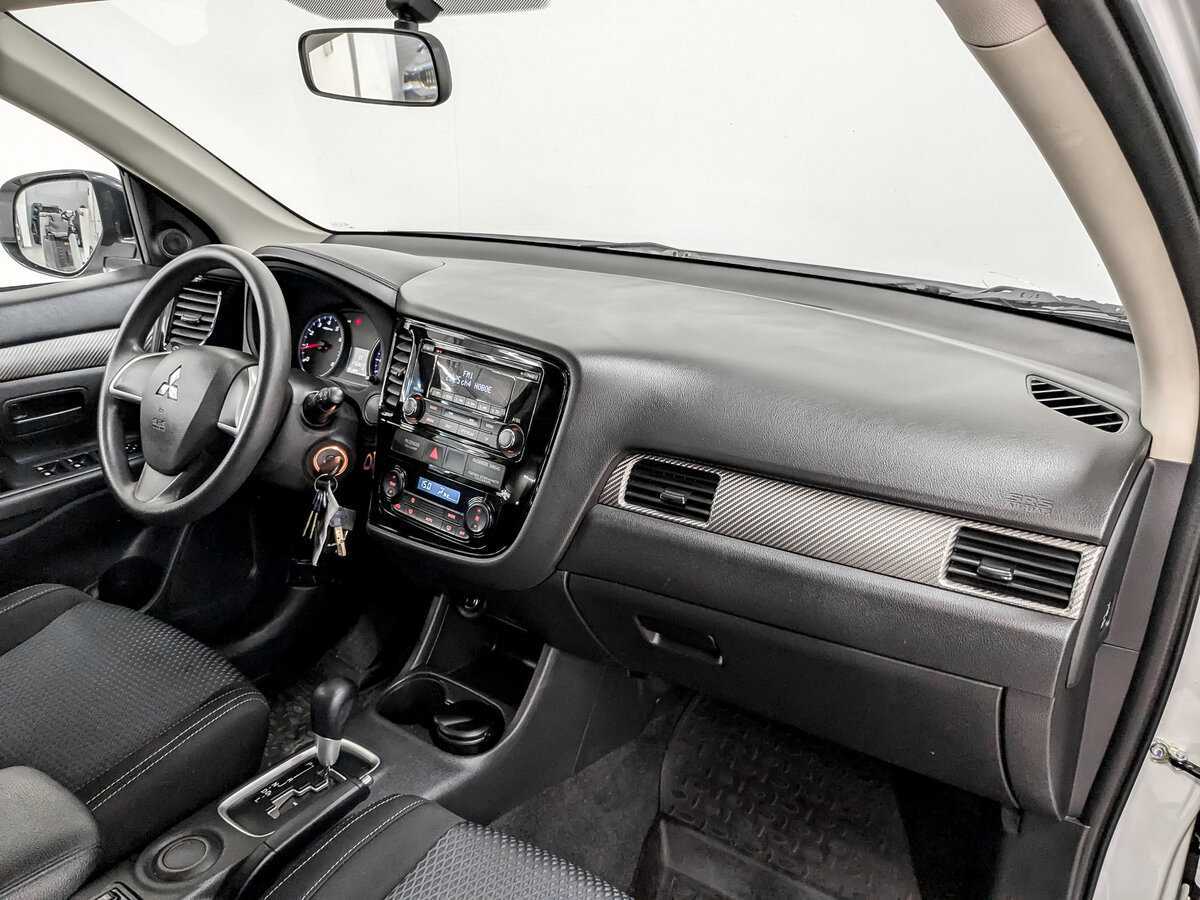 Mitsubishi Outlander с пробегом — 2015 год. Фото: #10
