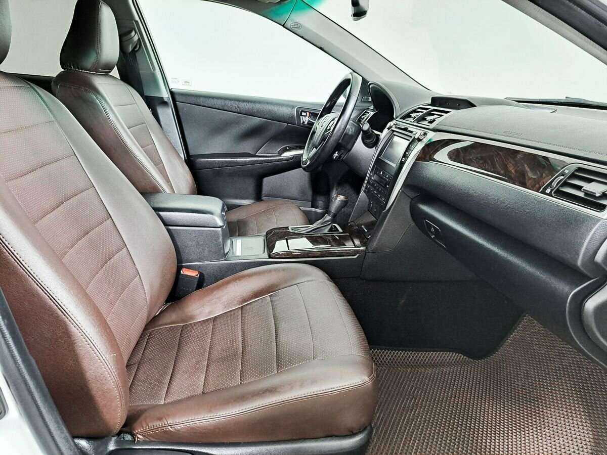 Toyota Camry с пробегом — 2016 год. Фото: #7