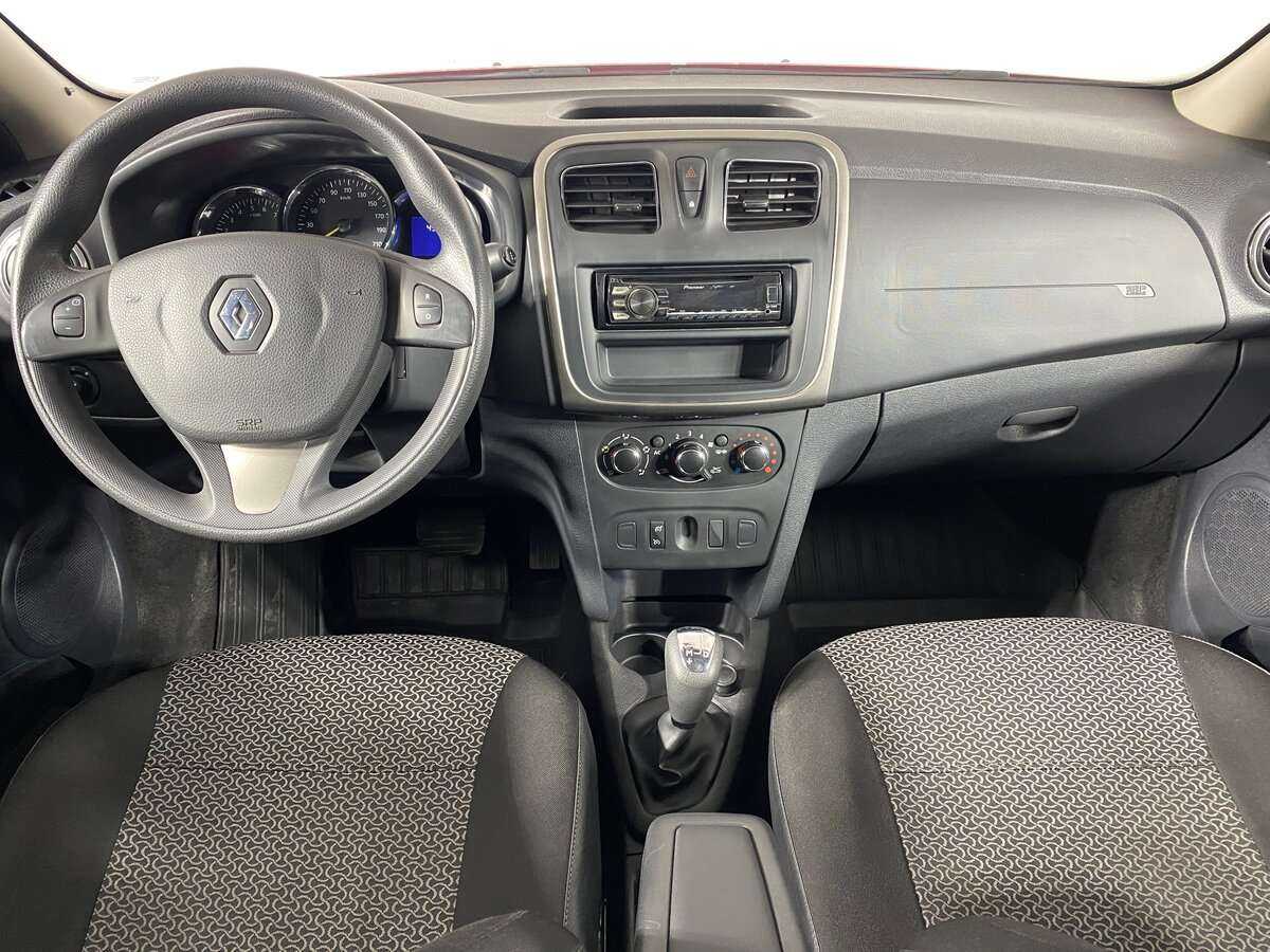Renault Sandero с пробегом — 2015 год. Фото: #11