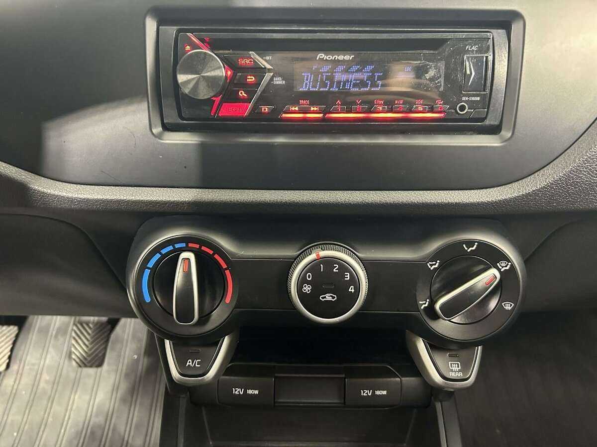 Kia Rio с пробегом — 2018 год. Фото: #11
