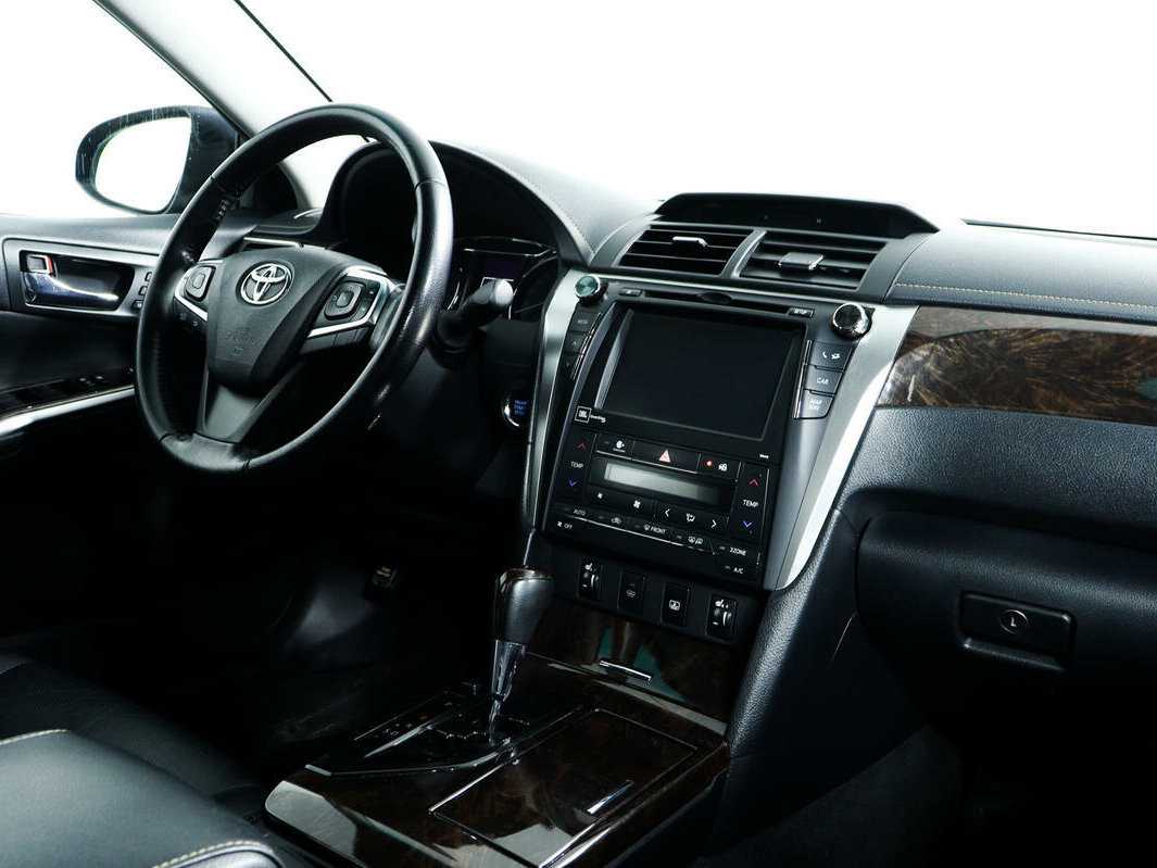 Toyota Camry с пробегом — 2015 год. Фото: #8