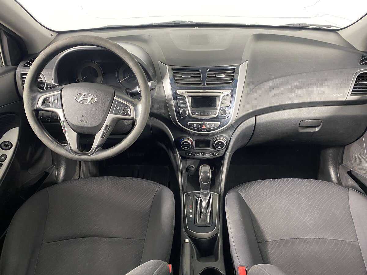 Hyundai Solaris с пробегом — 2015 год. Фото: #10