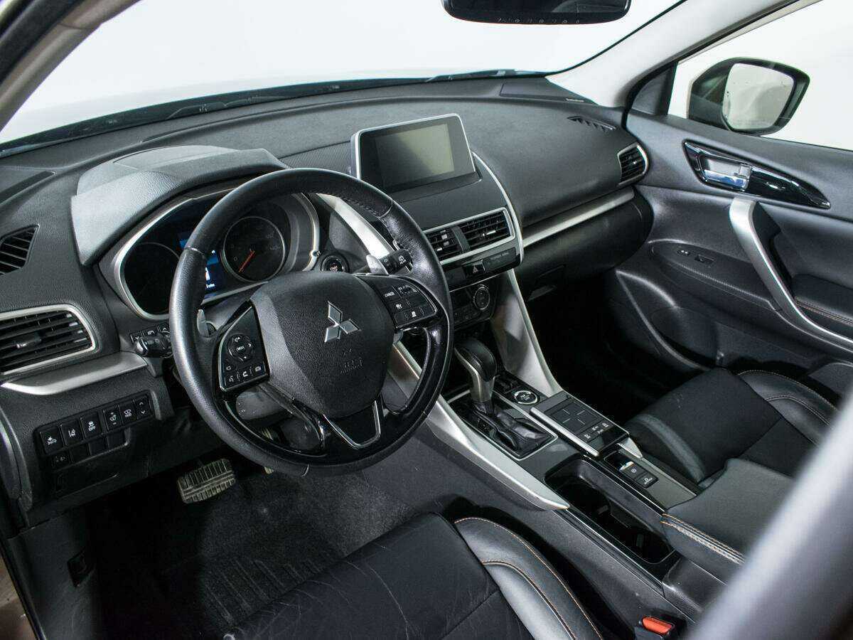 Mitsubishi Eclipse Cross с пробегом — 2018 год. Фото: #12