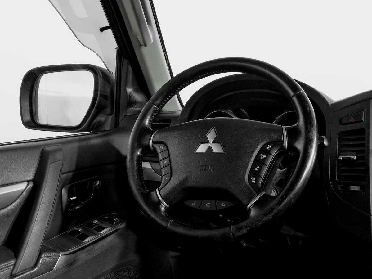 Mitsubishi Pajero с пробегом — 2014 год. Фото: #14