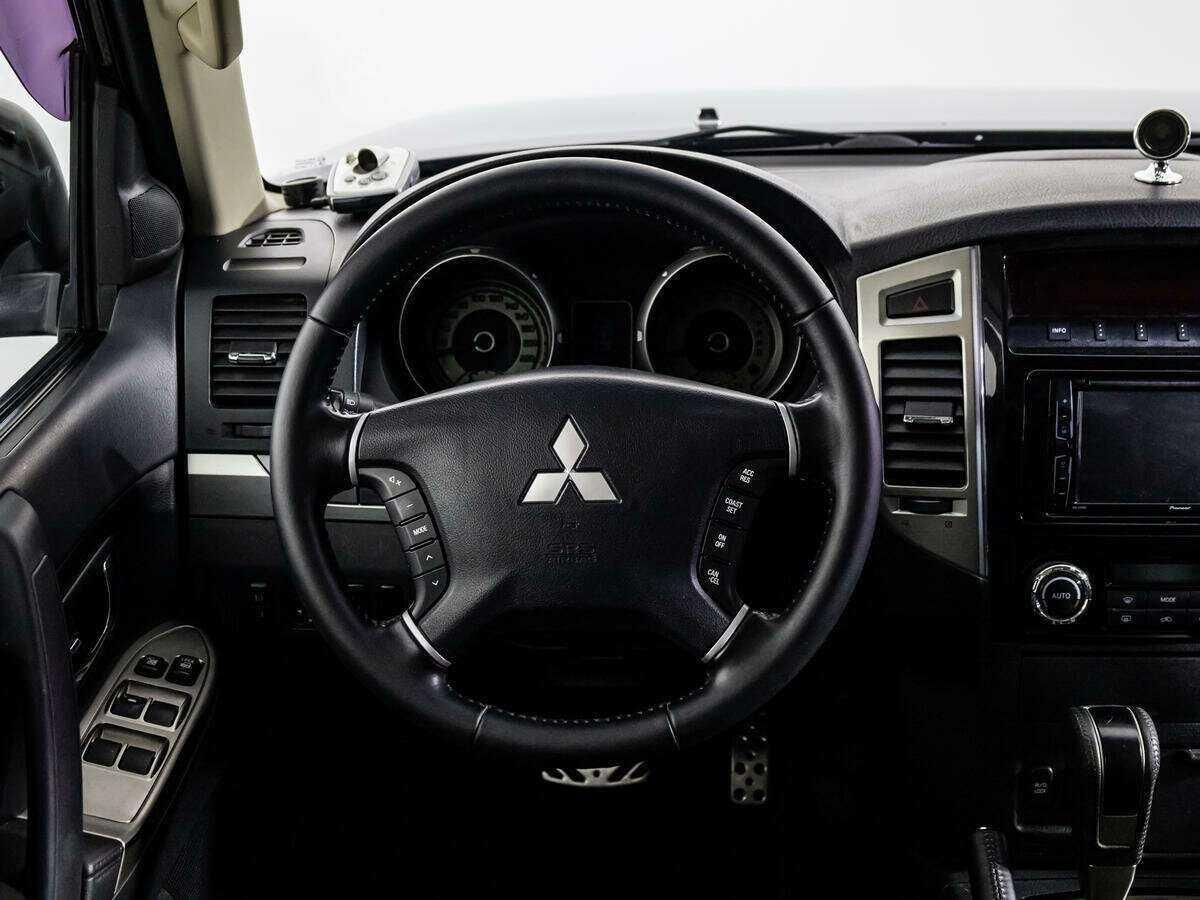 Mitsubishi Pajero с пробегом — 2015 год. Фото: #13
