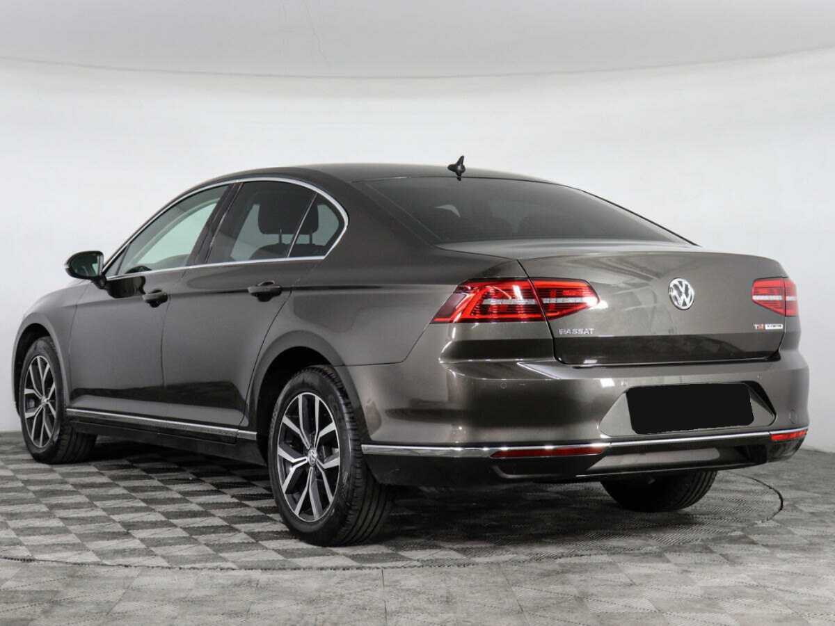 Volkswagen Passat с пробегом — 2015 год. Фото: #6