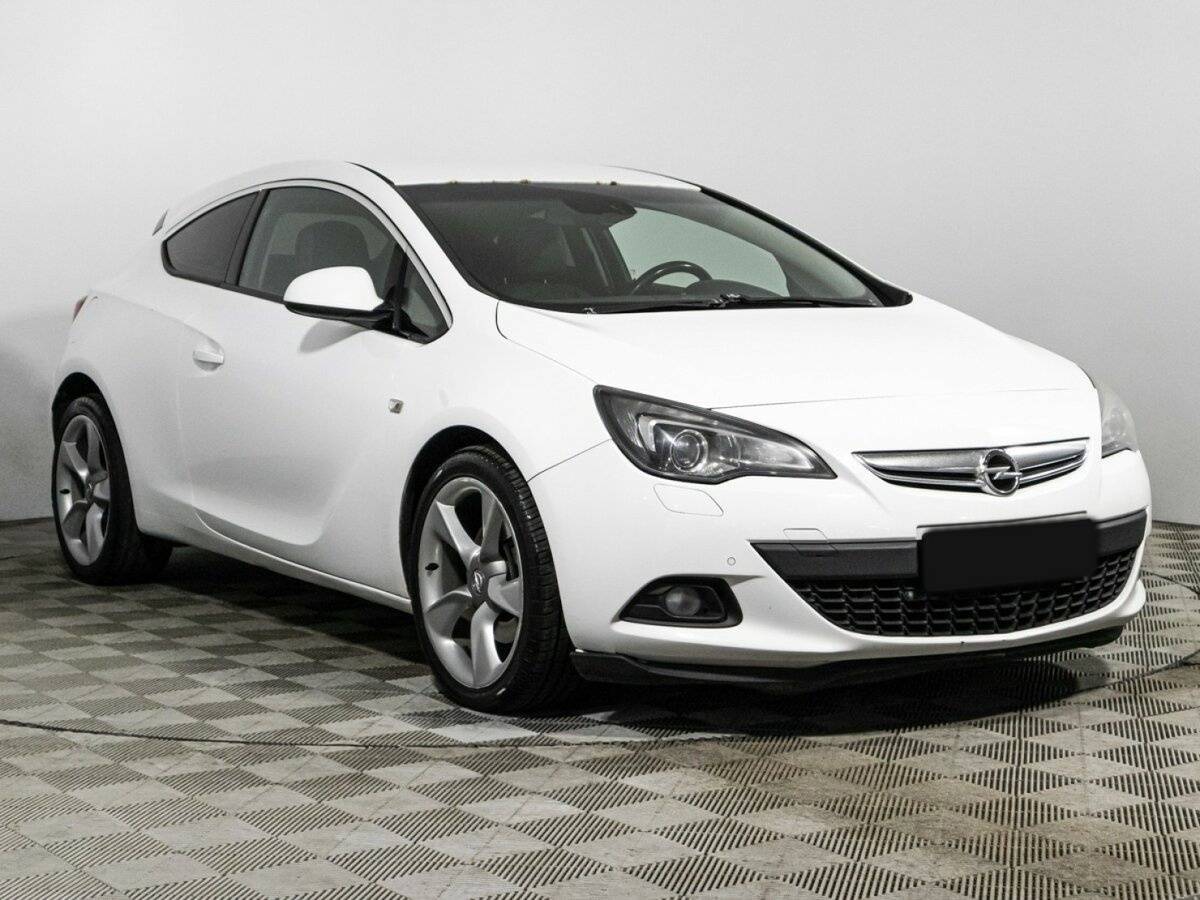 Opel Astra с пробегом — 2013 год. Фото: #2