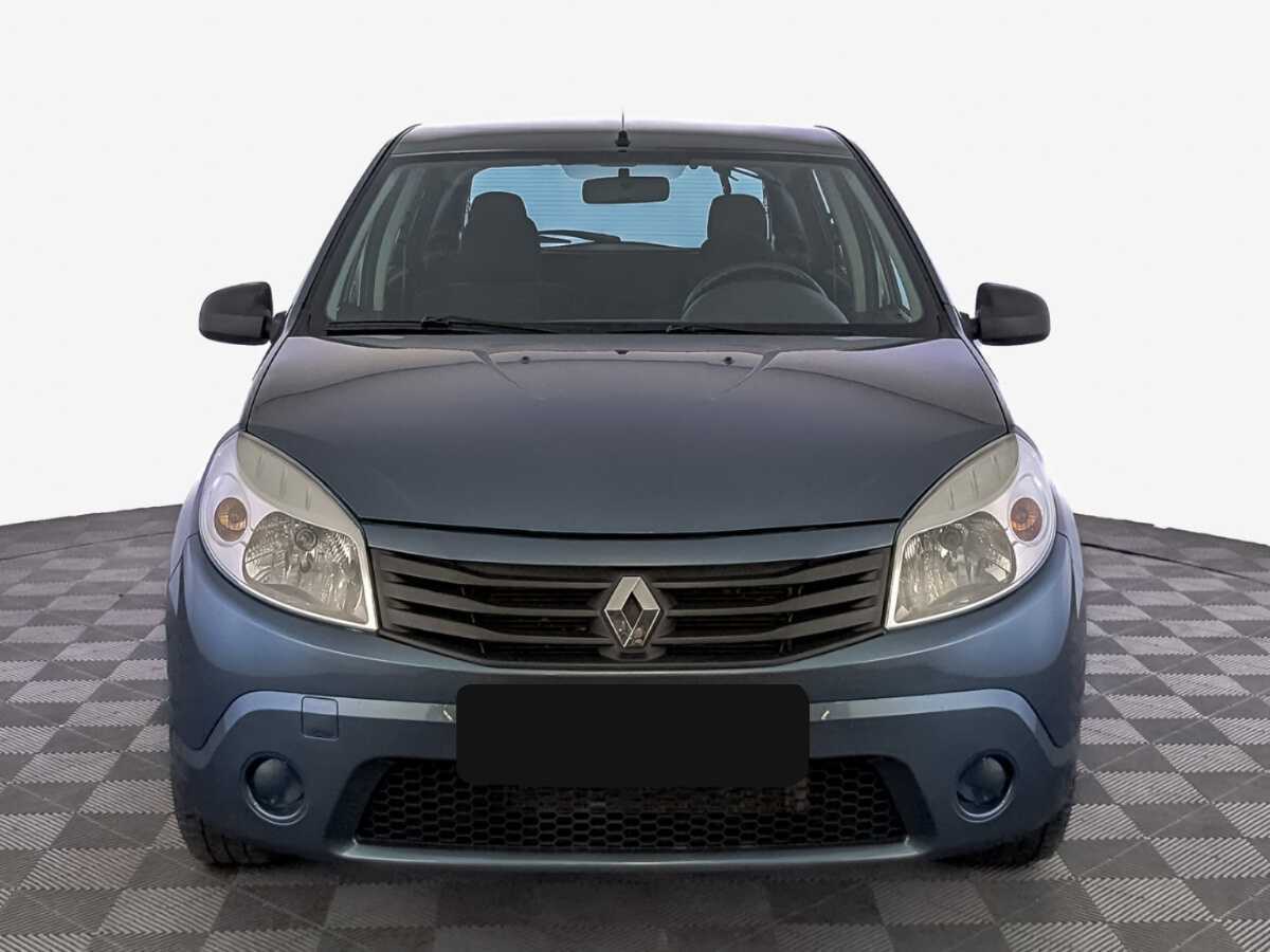 Renault Sandero с пробегом — 2012 год. Фото: #1