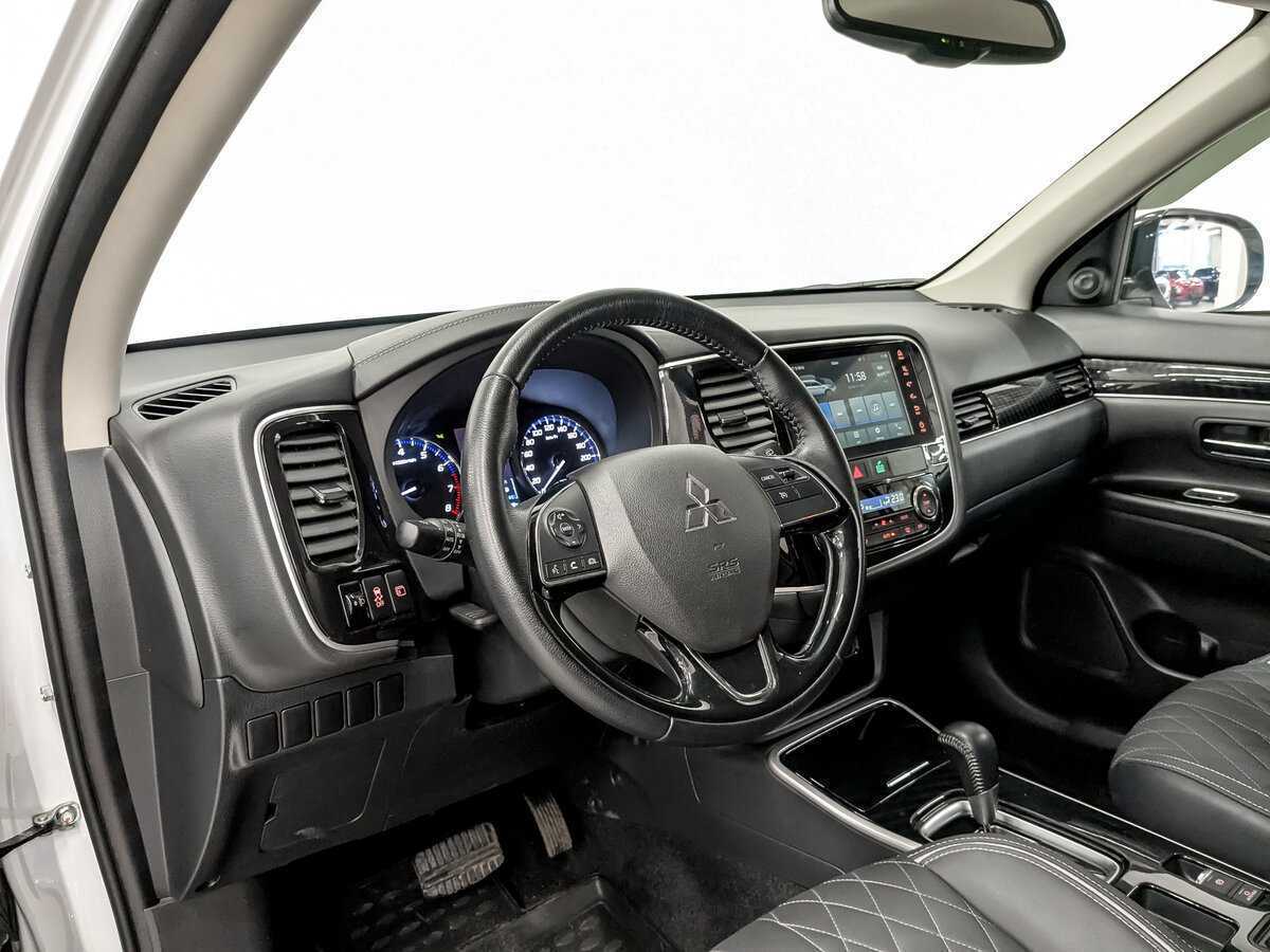 Mitsubishi Outlander с пробегом — 2022 год. Фото: #15