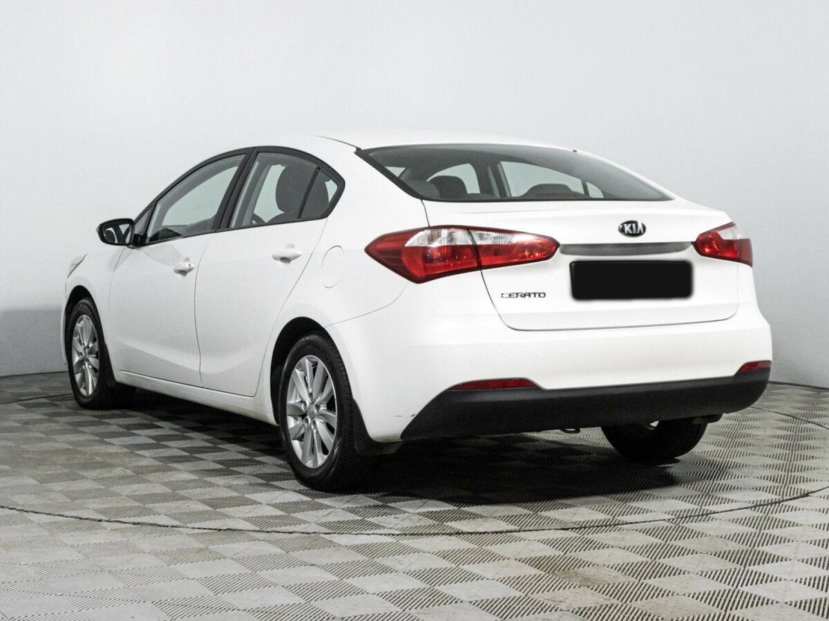 Kia Cerato с пробегом — 2015 год. Фото: #6