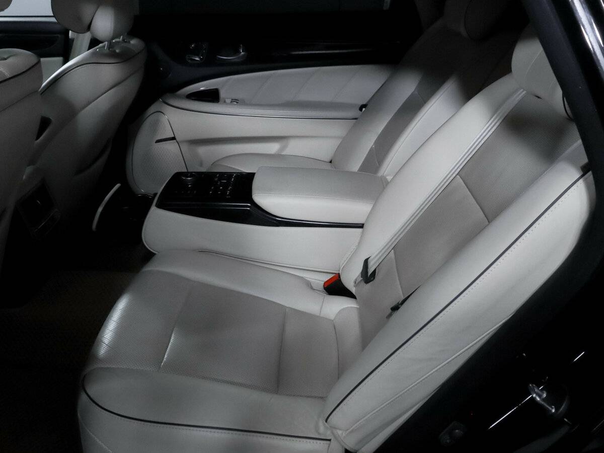 Hyundai Equus с пробегом — 2013 год. Фото: #9