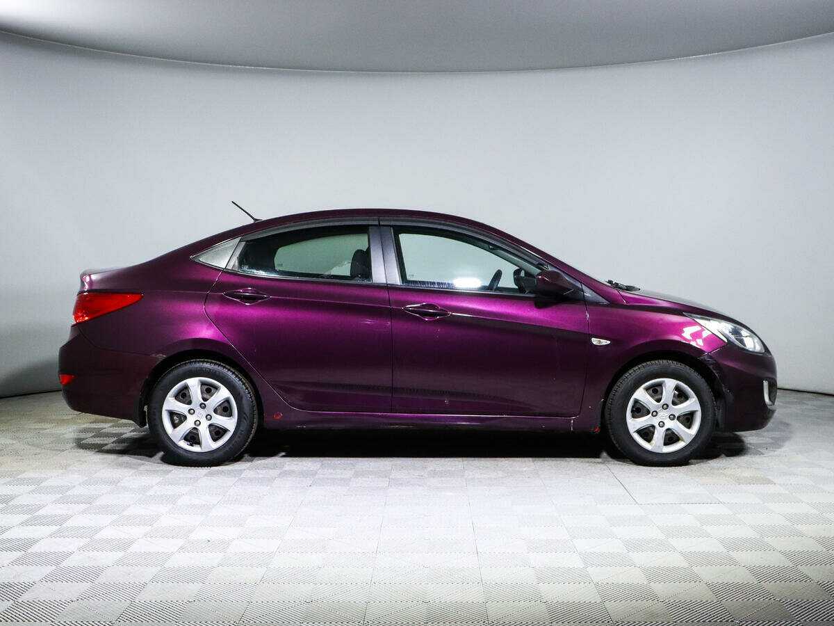 Hyundai Solaris с пробегом — 2012 год. Фото: #3