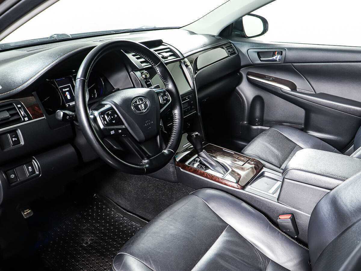 Toyota Camry с пробегом — 2017 год. Фото: #14