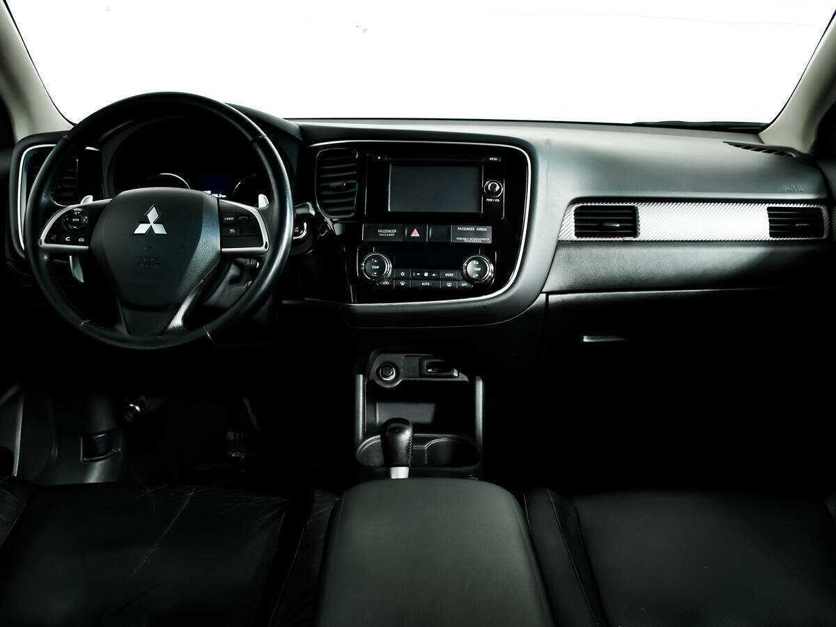 Mitsubishi Outlander с пробегом — 2012 год. Фото: #8