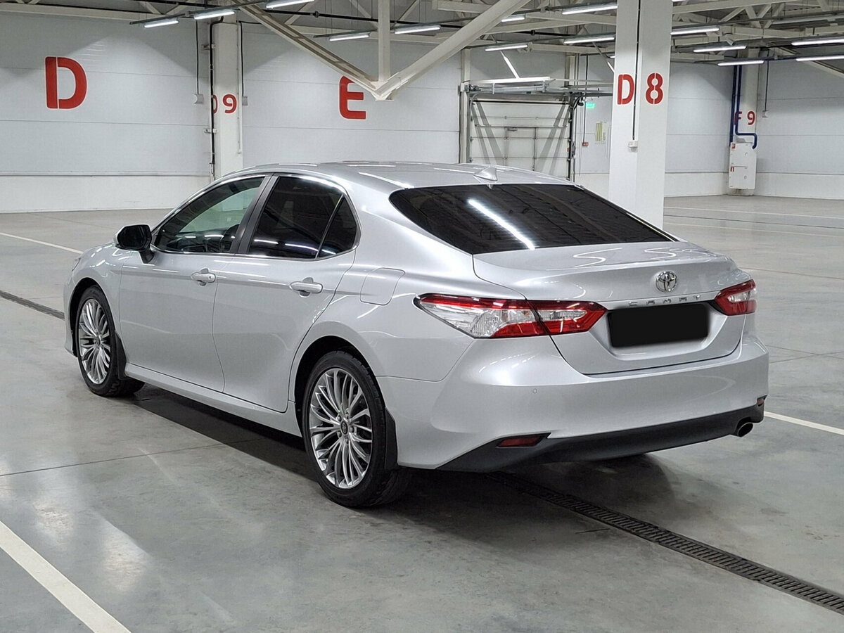 Toyota Camry с пробегом — 2018 год. Фото: #6