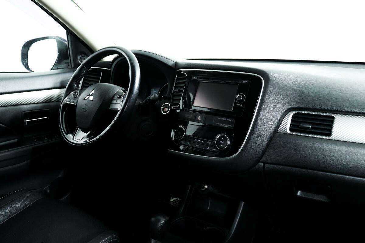 Mitsubishi Outlander с пробегом — 2015 год. Фото: #8