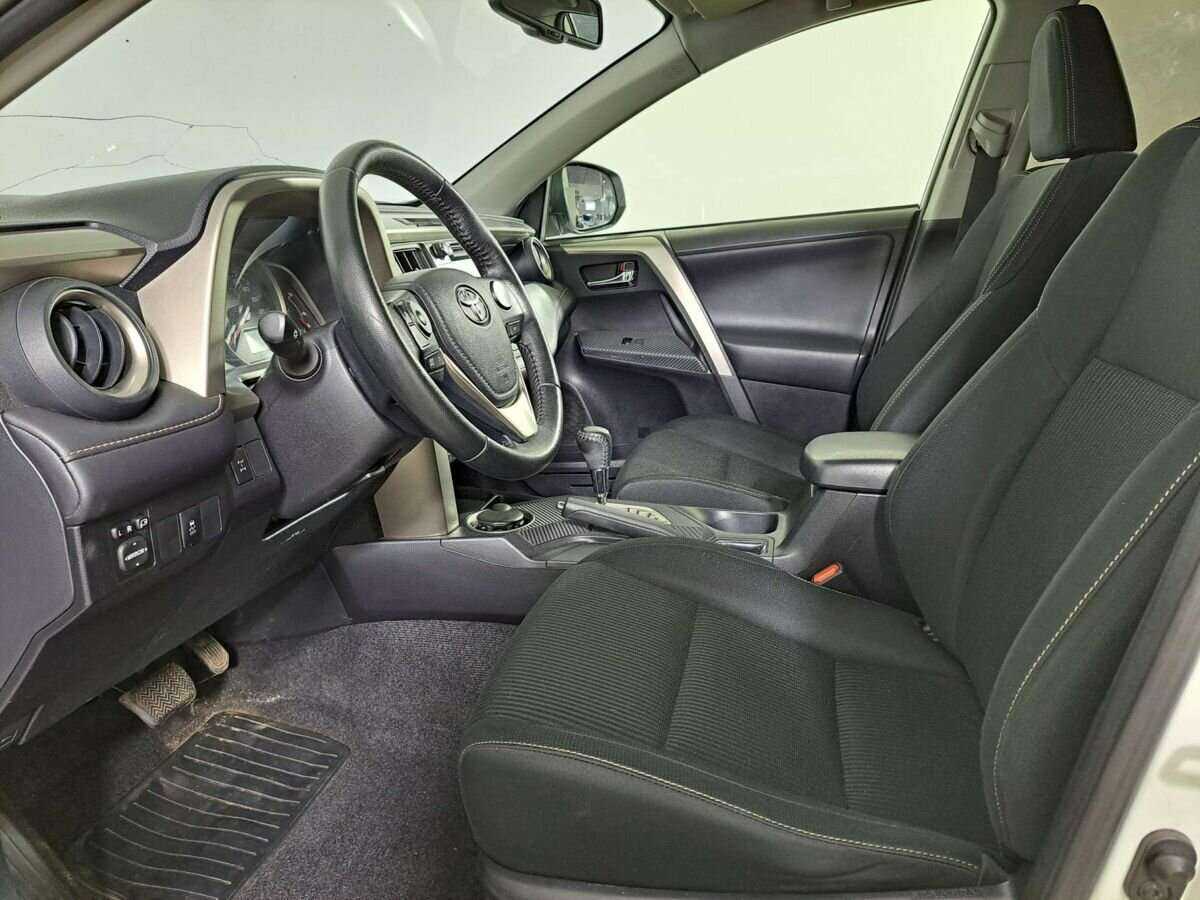 Toyota RAV4 с пробегом — 2014 год. Фото: #13