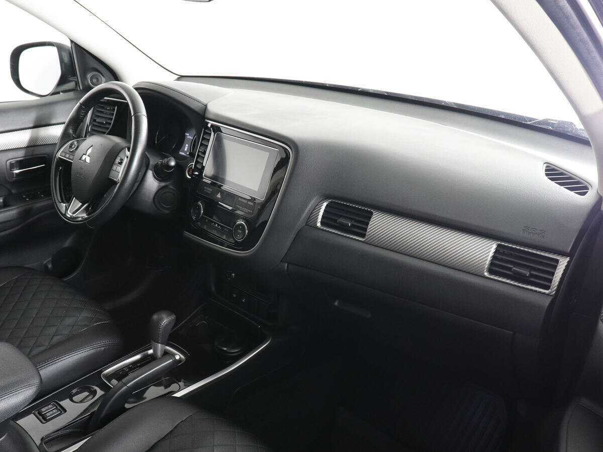 Mitsubishi Outlander с пробегом — 2018 год. Фото: #9