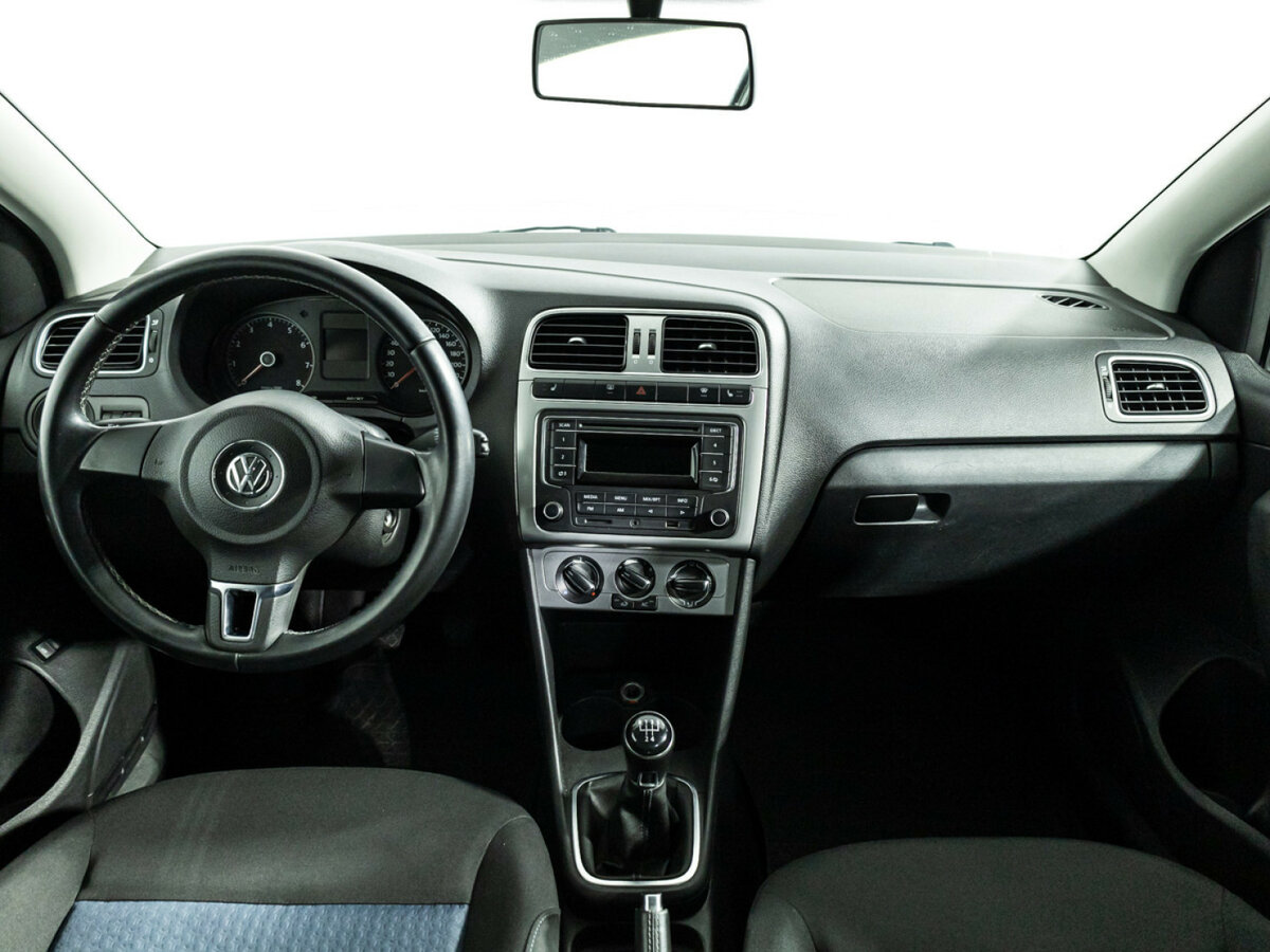Volkswagen Polo с пробегом — 2013 год. Фото: #12