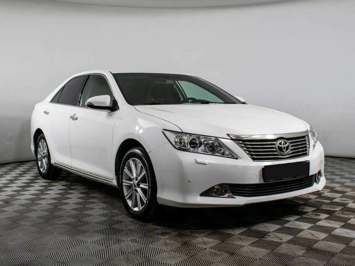 Toyota Camry с пробегом — 2014 год. Фото: #2
