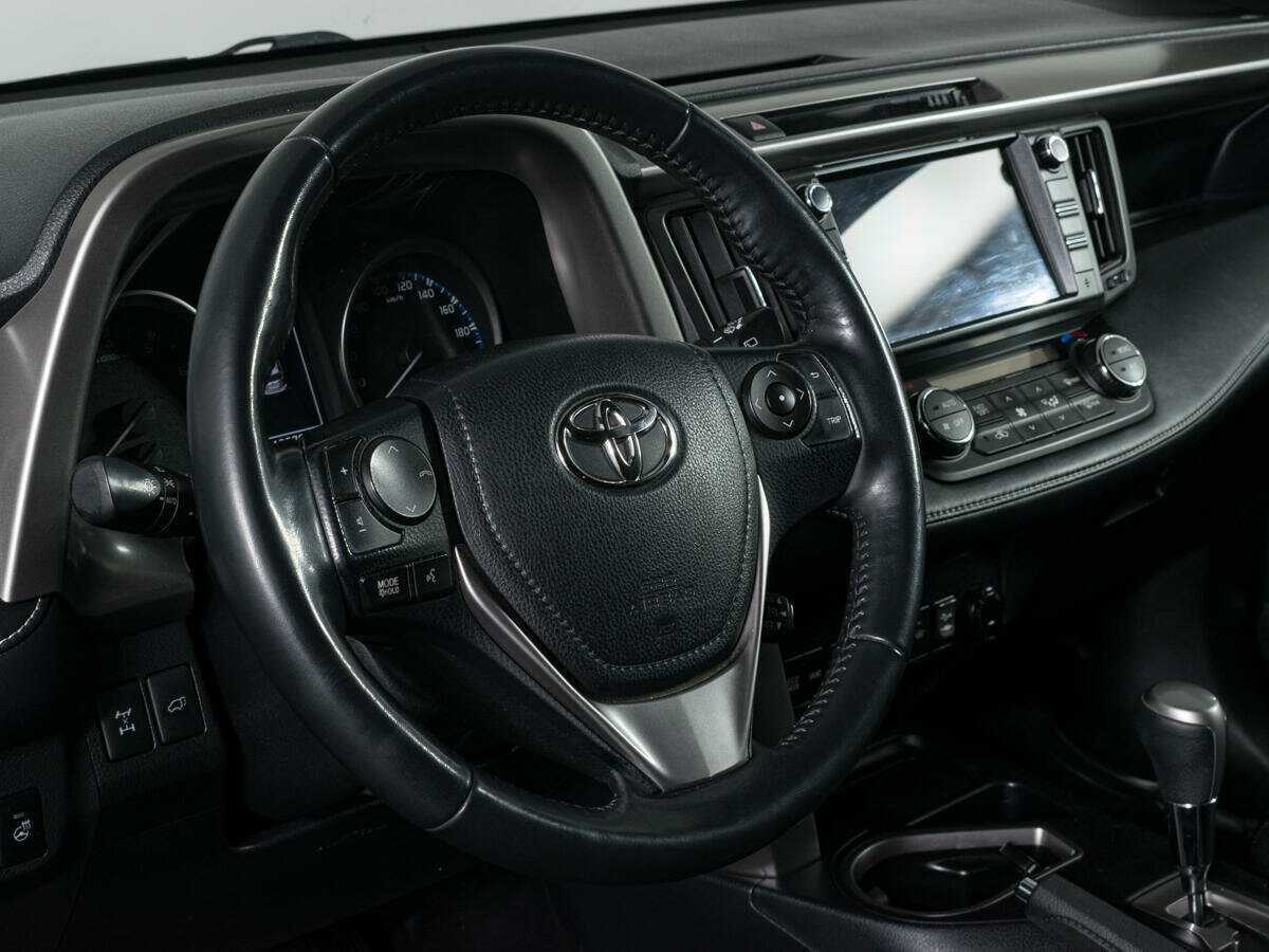 Toyota RAV4 с пробегом — 2018 год. Фото: #13
