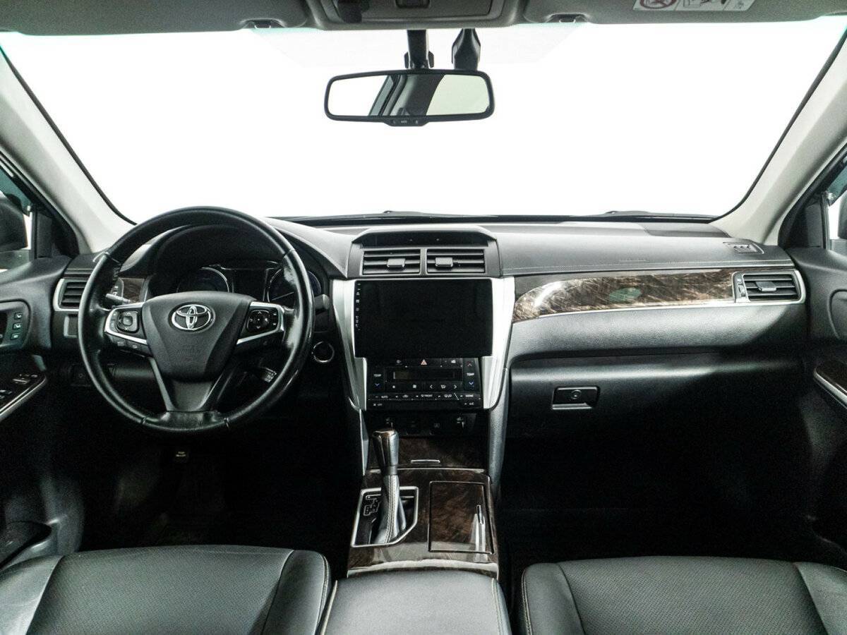 Toyota Camry с пробегом — 2017 год. Фото: #12