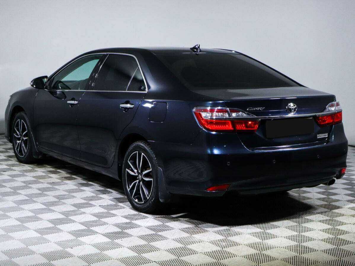 Toyota Camry с пробегом — 2017 год. Фото: #6