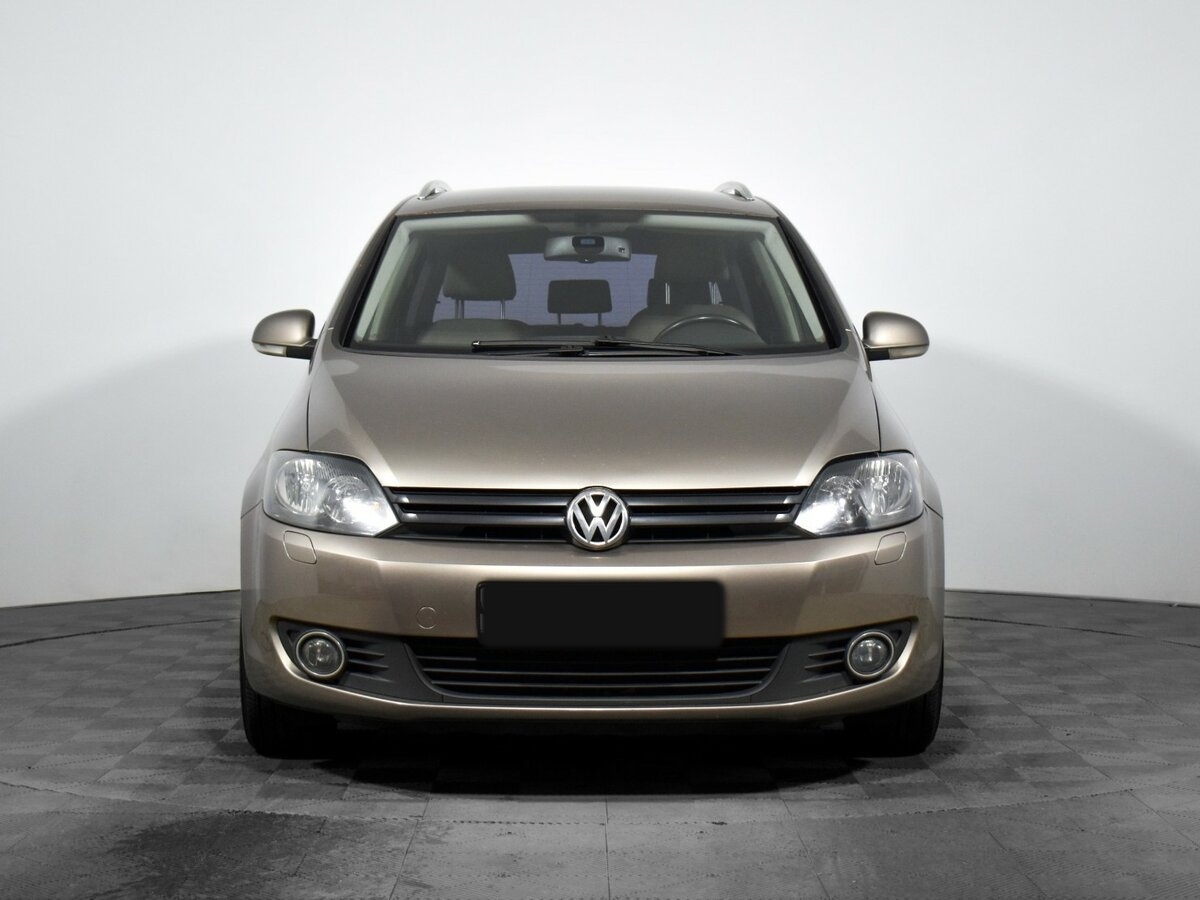 Volkswagen Golf Plus с пробегом — 2012 год. Фото: #1