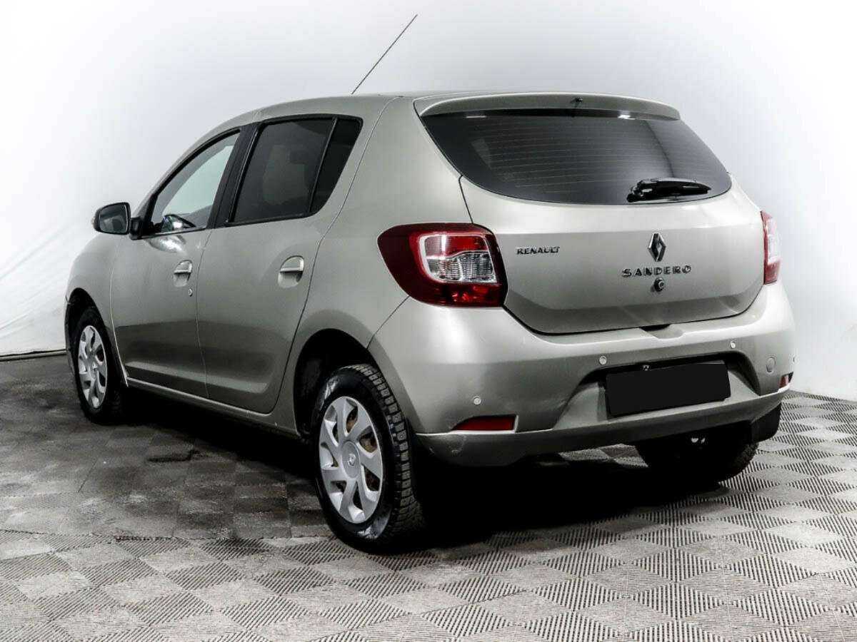 Renault Sandero с пробегом — 2015 год. Фото: #5